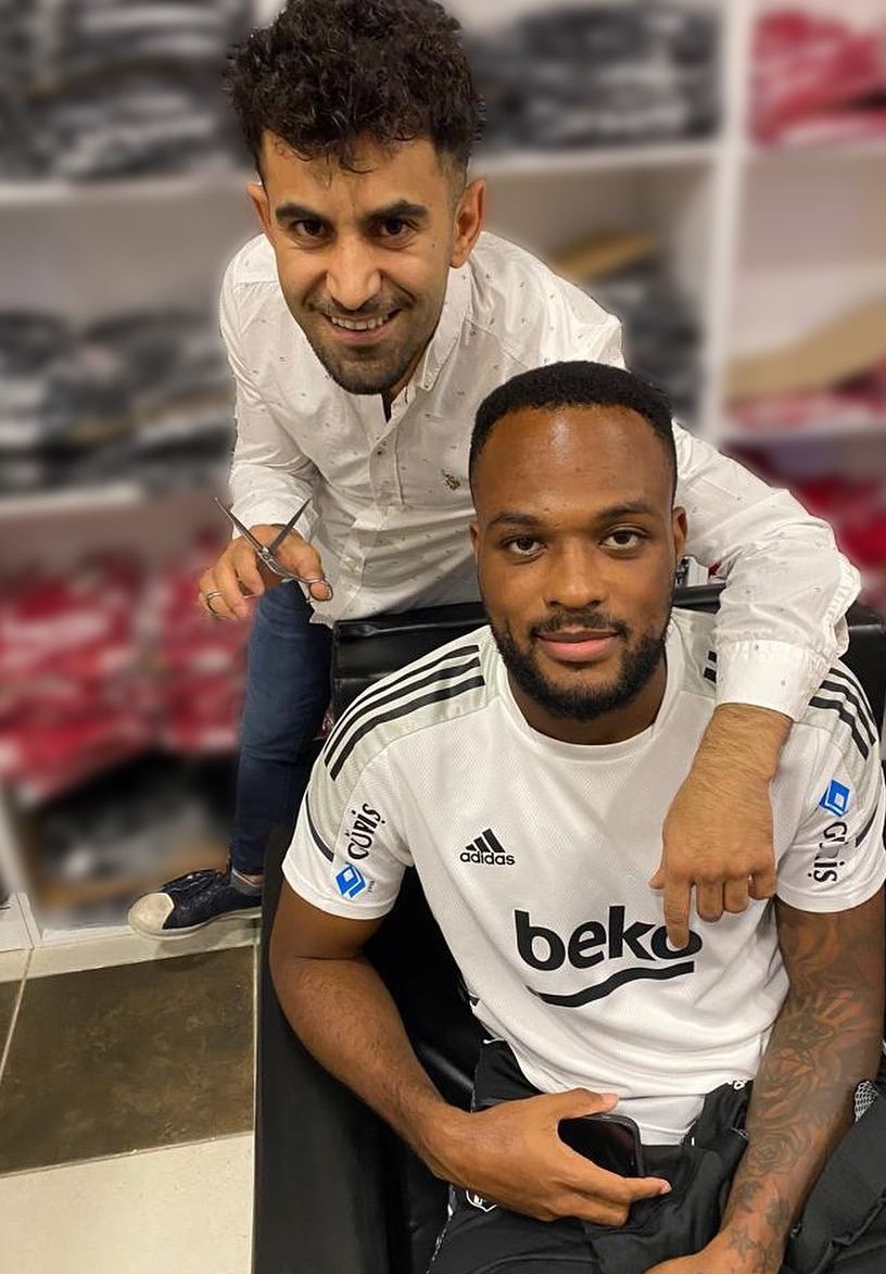 Cyle Larin, Muharrem Bilen’in salonunda